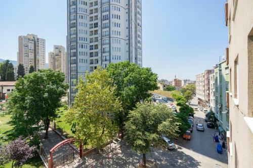 Centrally Located 2 Bedroom Apartment