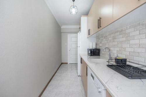 Centrally Located 2 Bedroom Apartment