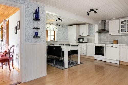 Cozy Cottage In Smaland Close To Lake