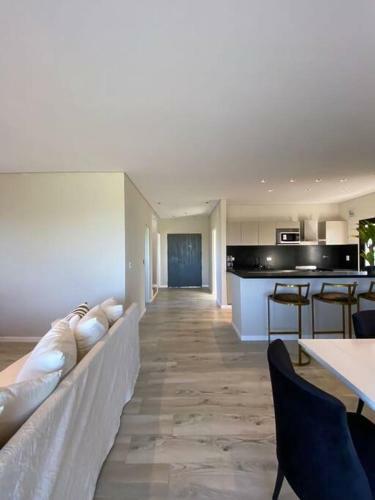 Casa Moderna A Estrenar Con Pileta Climatizada