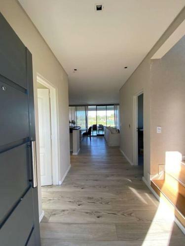 Casa Moderna A Estrenar Con Pileta Climatizada