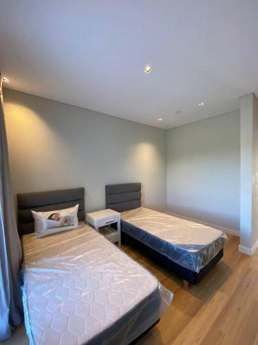 Casa Moderna A Estrenar Con Pileta Climatizada