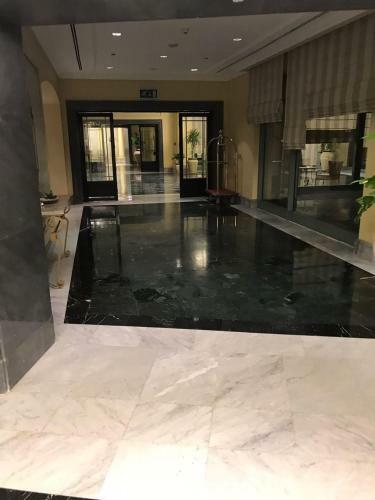 Four Season Hotel-luxury Apartments