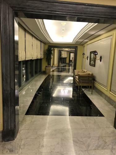 Four Season Hotel-luxury Apartments