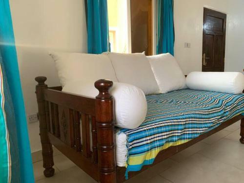 Apartamento Breezy African Inspired Two Bedroom Flat.