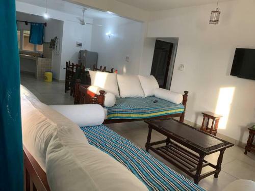 Apartamento Breezy African Inspired Two Bedroom Flat.