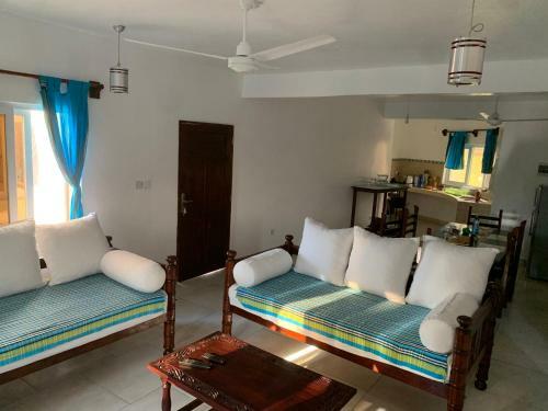 Apartamento Breezy African Inspired Two Bedroom Flat.