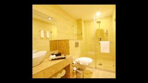 Hostal Room In Bb - Prideinn Azure Hotel Nairobi 7