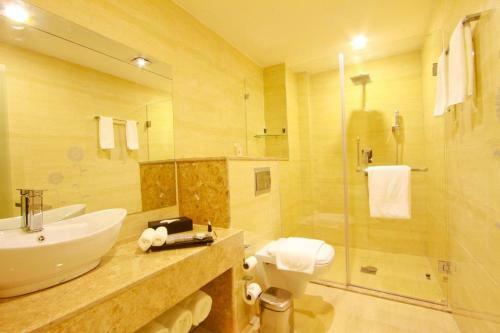 Hostal Room In Bb - Prideinn Azure Hotel Nairobi 4