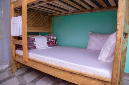 Bed & Breakfast Avocado Tree House