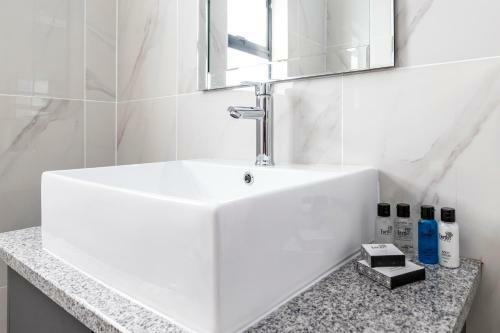 Hostal 5th On Preston Guest House