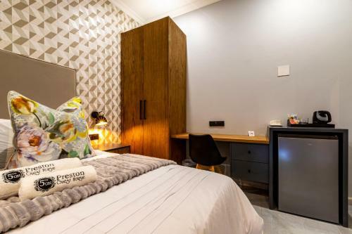 Hostal 5th On Preston Guest House