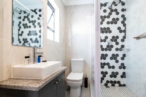 Hostal 5th On Preston Guest House