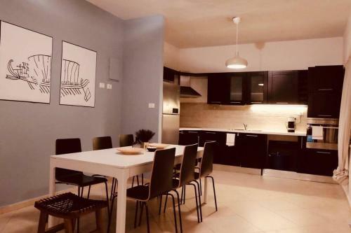 Garden Apartment With Jacuzzi In Rechavia