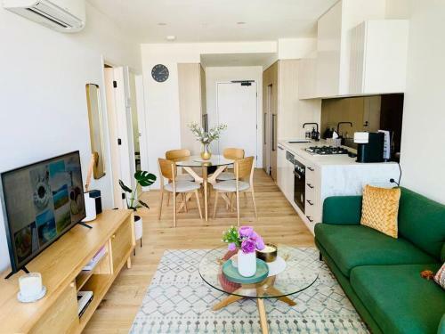 Exquisite 2br Apartment At M-city With Views