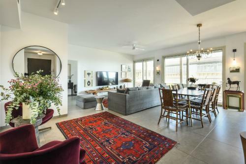 Sunny Architectonic Apartment With Green Terrace