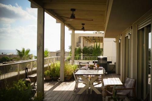 Sunny Architectonic Apartment With Green Terrace