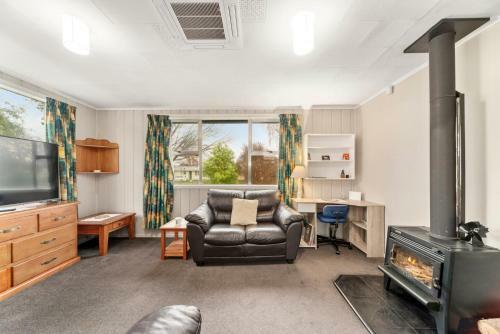 Crab Apple Cottage - T?rangi Holiday Home