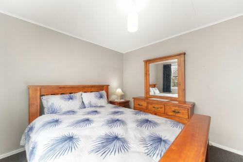 Crab Apple Cottage - T?rangi Holiday Home