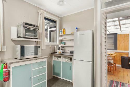 Crab Apple Cottage - T?rangi Holiday Home