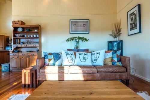Okahu House - Surfdale Holiday Home