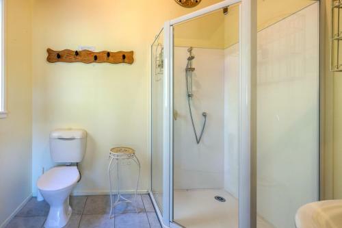 Okahu House - Surfdale Holiday Home
