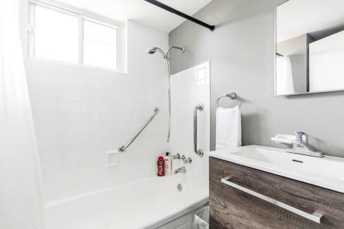 Stunning 2br - King Bed Apartment - Prime Location