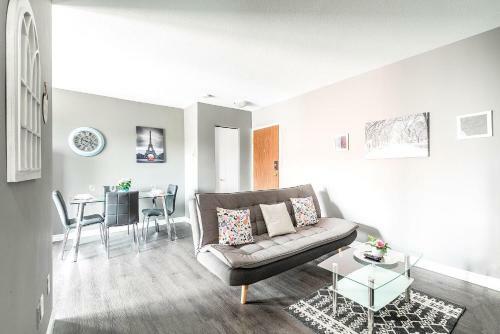 Stunning 2br - King Bed Apartment - Prime Location