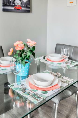Stunning 2br - King Bed Apartment - Prime Location