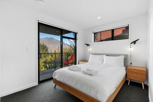 Lake And Mountain View 2 Bedroom House