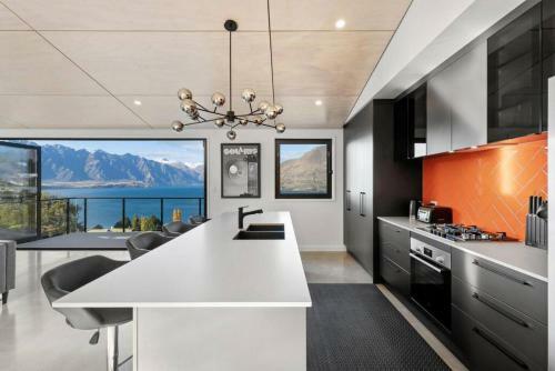 Lake And Mountain View 2 Bedroom House