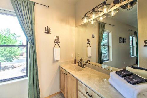Upscale Pinetop Cabin With Game Room And Fire Pit
