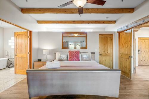 Bed & Breakfast Adobe Hacienda- Inn Keepers Suite