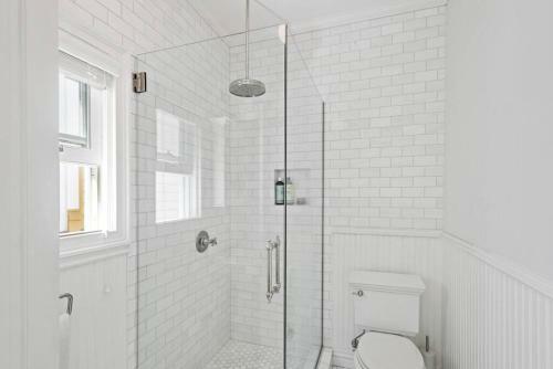 Upper Level 1885 Queen Anne Flat