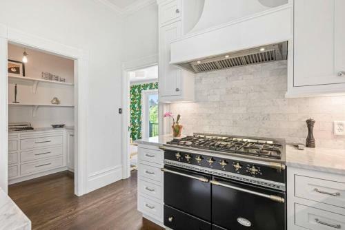 Upper Level 1885 Queen Anne Flat