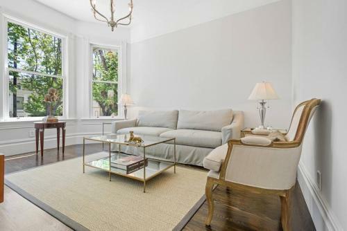 Upper Level 1885 Queen Anne Flat