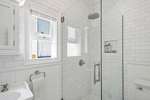 Upper Level 1885 Queen Anne Flat