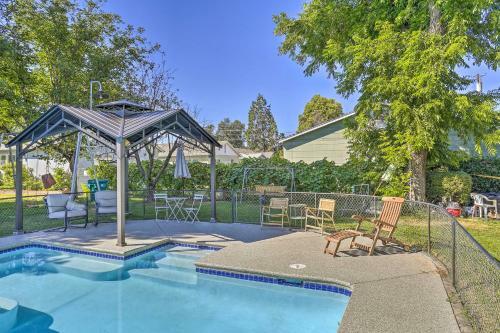 Welcoming Anderson Home With Neighborhood Pool!