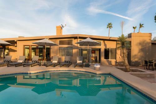 Caspian By Avantstay Spacious Desert Oasis W Pool, Table Tennis, & Fire Pit
