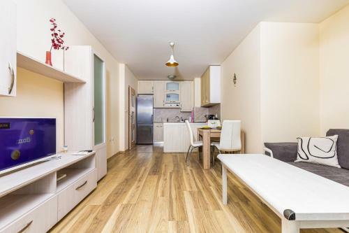 Stylish 2bd Apartment With A Nice Cozy Terrace