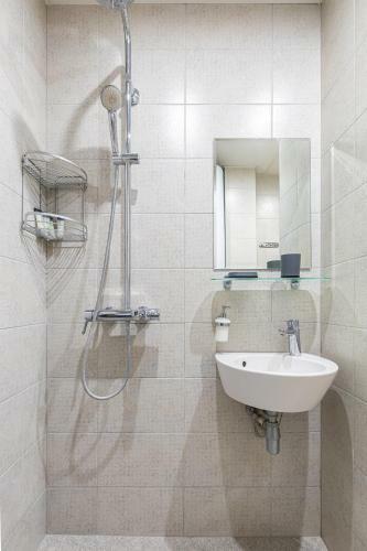Stylish 2bd Apartment With A Nice Cozy Terrace