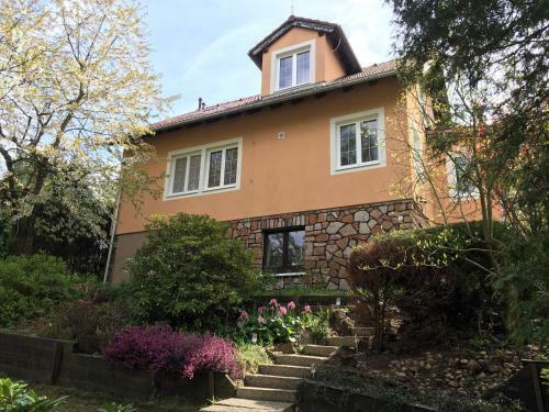 Villa D?m V Hl�sn� T?ebani