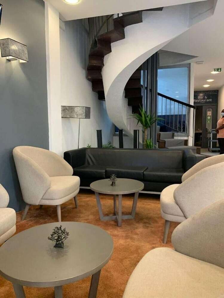 Hotel Nina