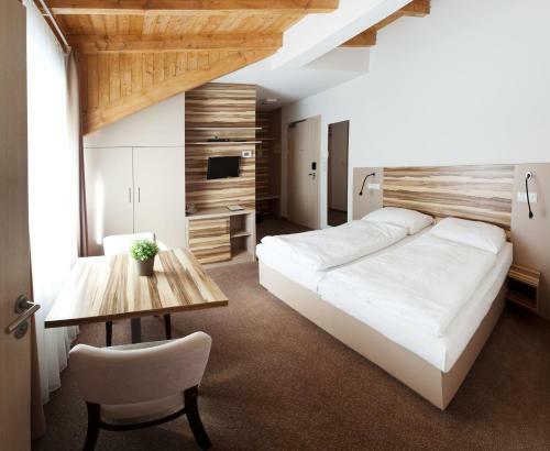 Hotel Mon�nec