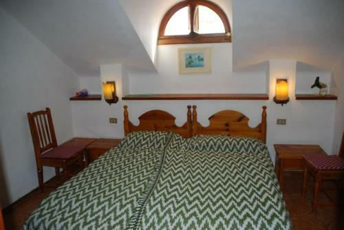 Sunny 2-bedroom Apartment In Parque Santiago II