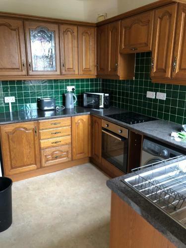 5/6 Bed House Barnsley Centre