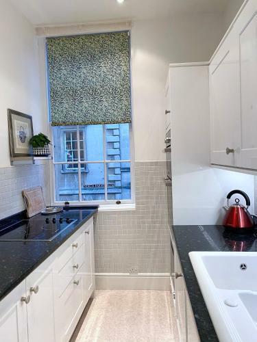 Exclusive Georgian Apartment In Centre Of Bath
