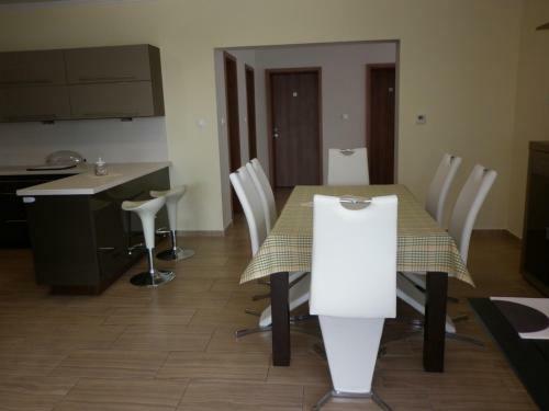 Hostal Luxury Villa Heviz