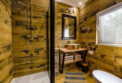 Holiday House Greenwood 84