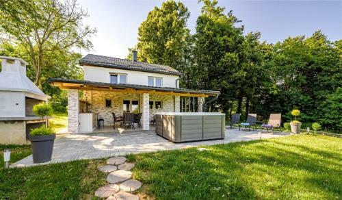 Holiday House Greenwood 84